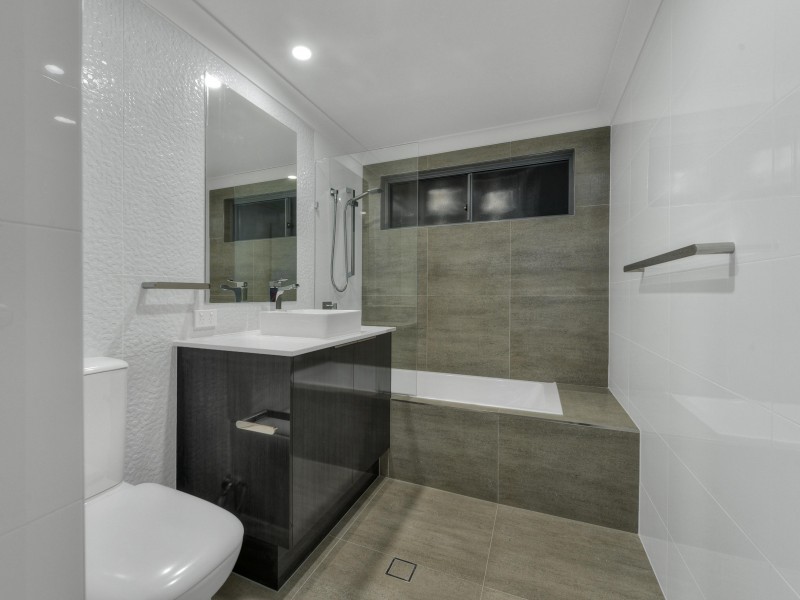 51 Railway Parade, Norman Park QLD 4170