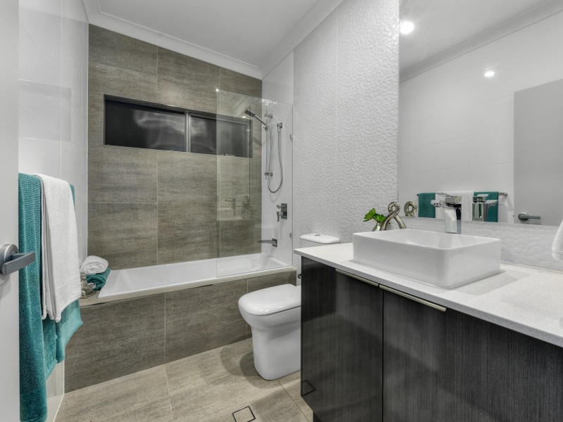 51 Railway Parade, Norman Park QLD 4170