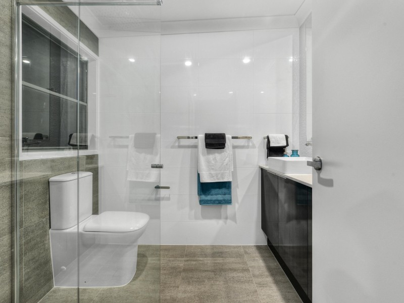 51 Railway Parade, Norman Park QLD 4170