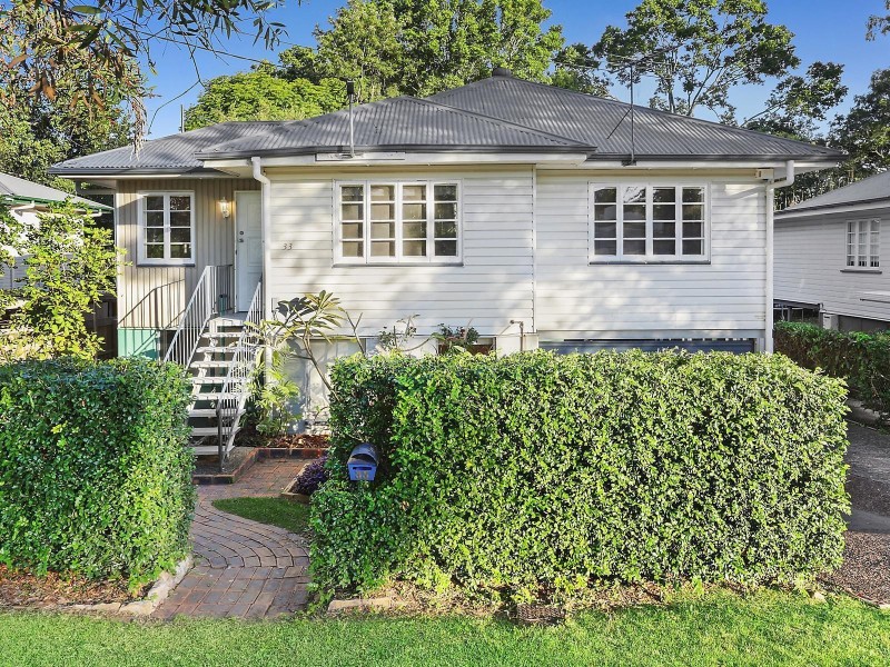 33 Logan Avenue, Oxley QLD 4075