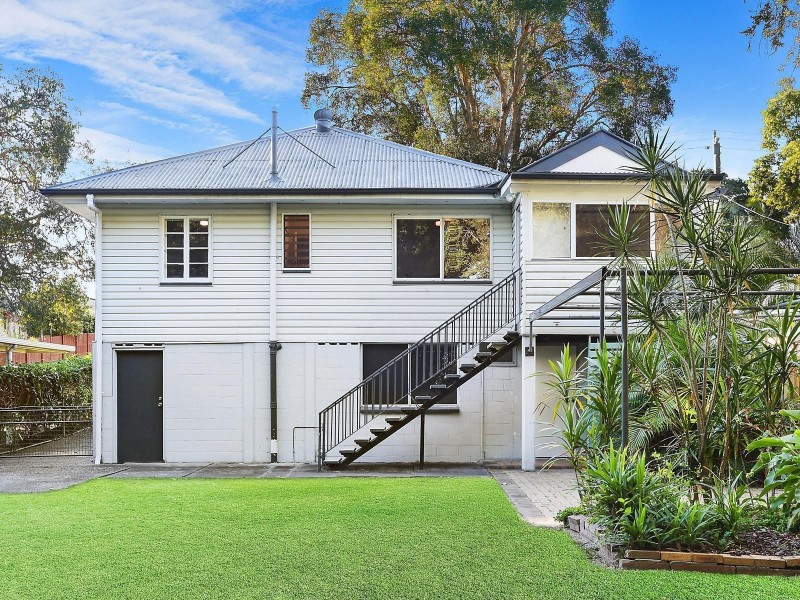 33 Logan Avenue, Oxley QLD 4075