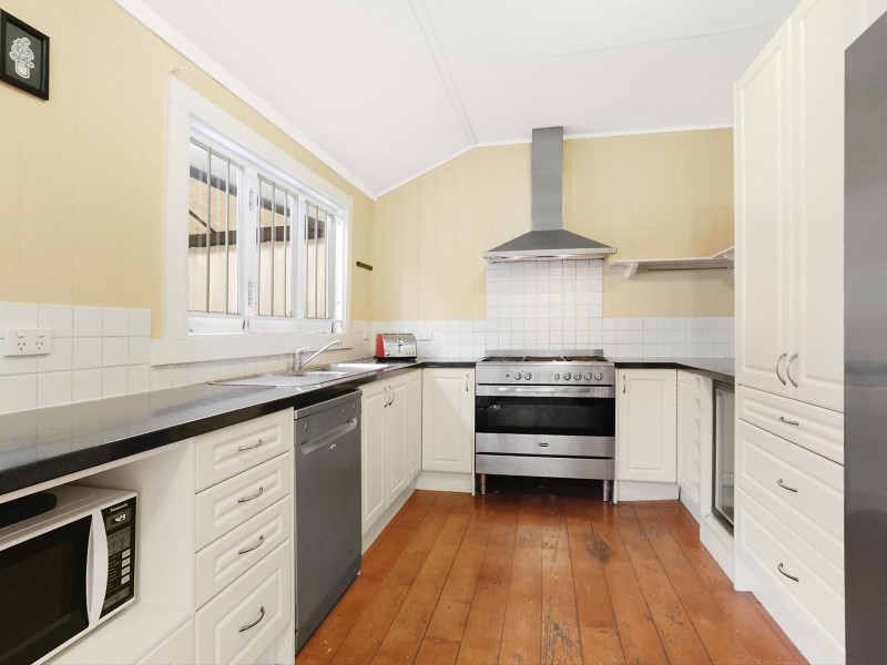 19 Cox Road, Windsor QLD 4030