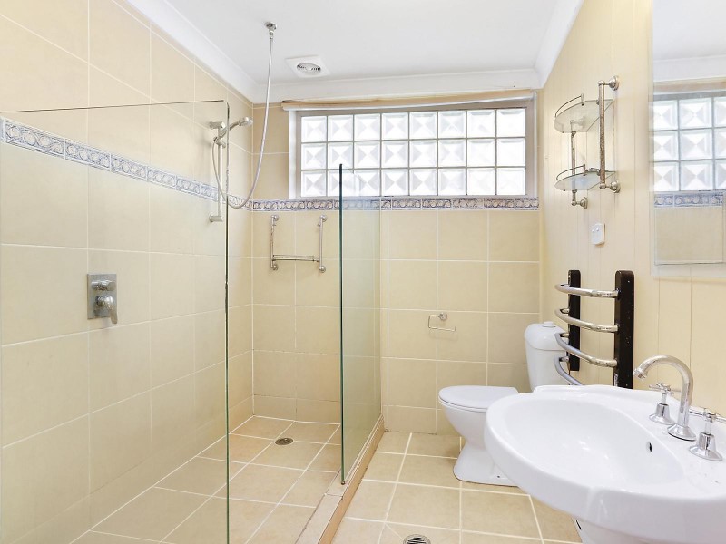 19 Cox Road, Windsor QLD 4030