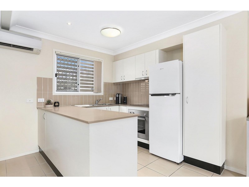 3/4 East Street, Camp Hill QLD 4152