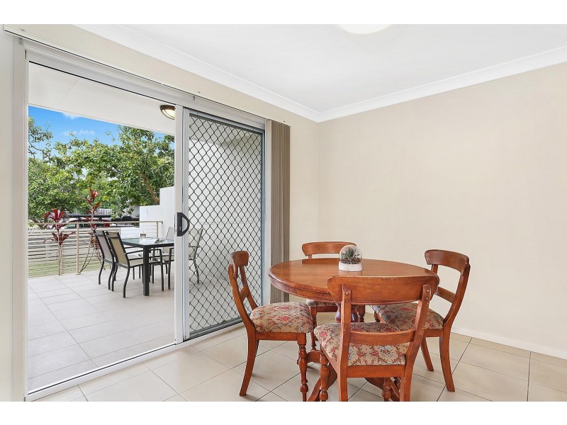 3/4 East Street, Camp Hill QLD 4152