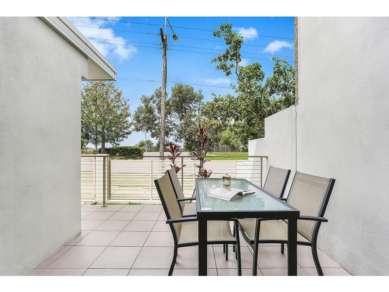 3/4 East Street, Camp Hill QLD 4152