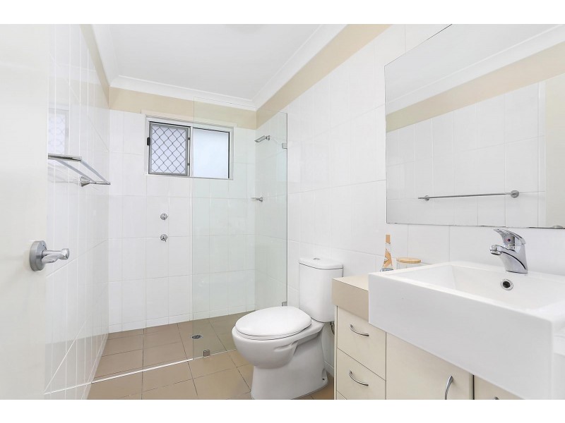 3/4 East Street, Camp Hill QLD 4152