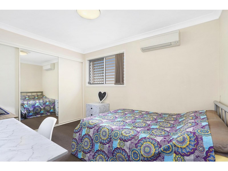 3/4 East Street, Camp Hill QLD 4152