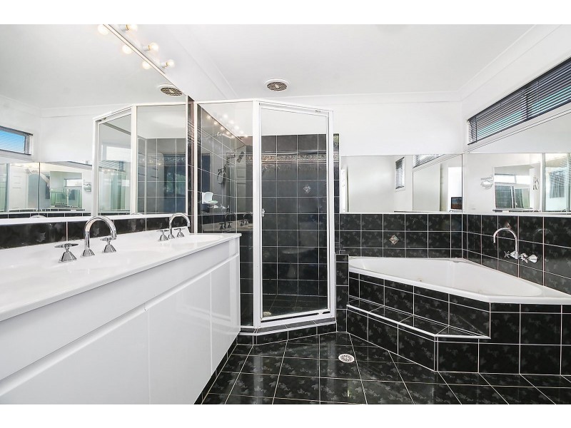 76 Renoir Crescent, Forest Lake QLD 4078