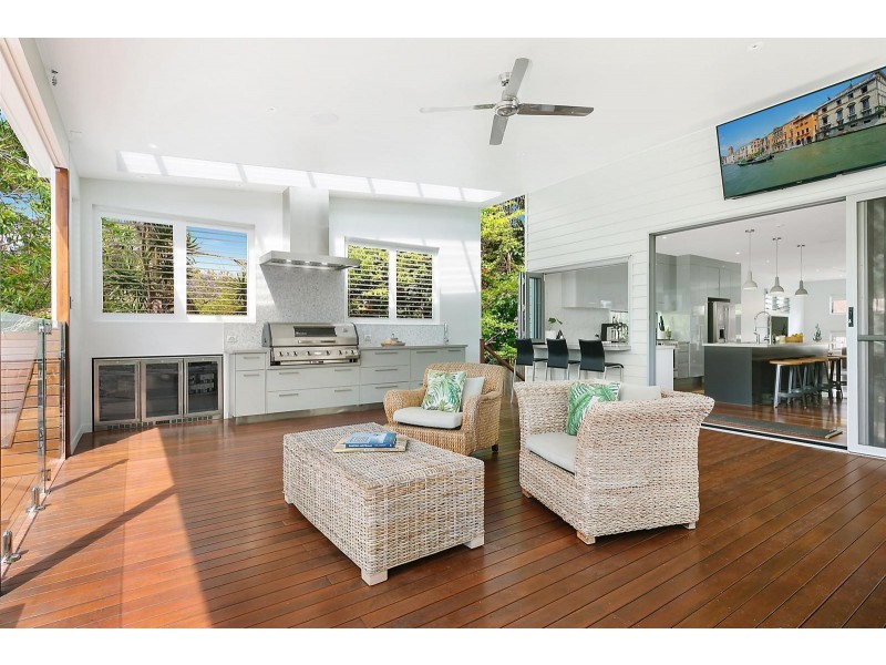 2 Leura Avenue, Hawthorne QLD 4171