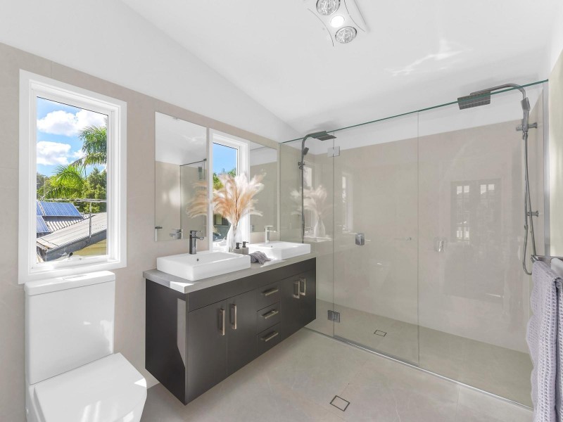 297 Wynnum Road, Norman Park QLD 4170