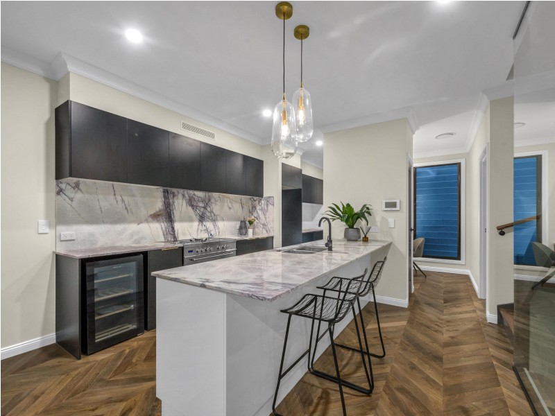 11 Warilda Street, Camp Hill QLD 4152