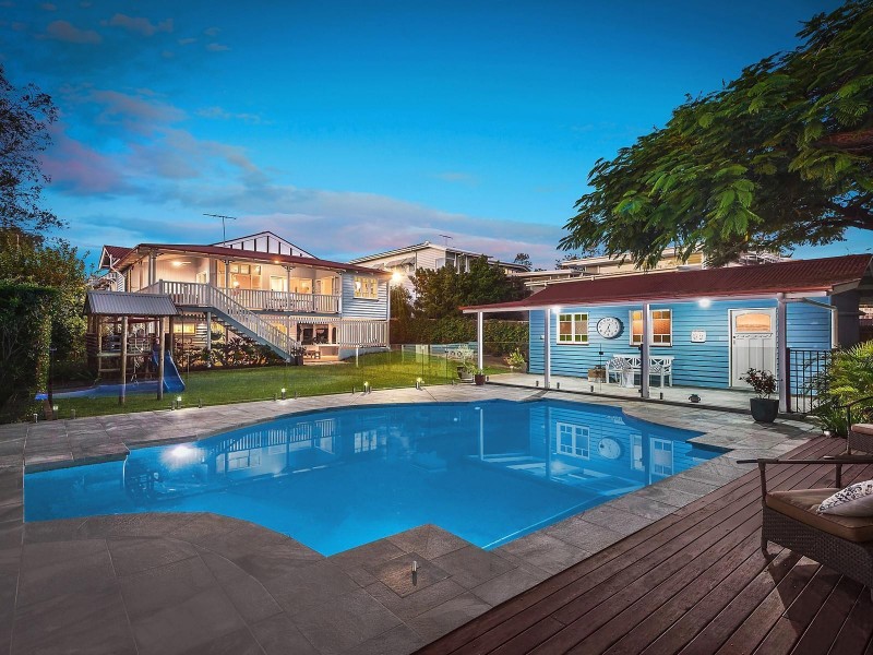 63 Real Avenue, Norman Park QLD 4170