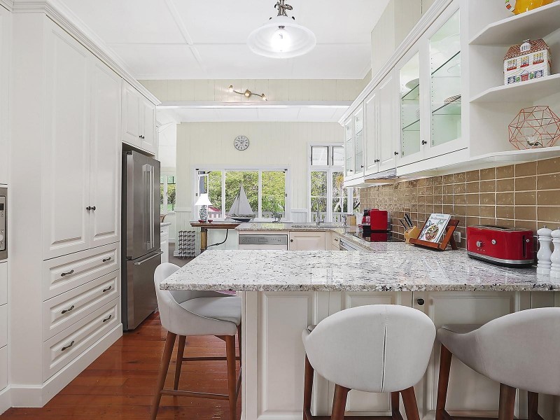 63 Real Avenue, Norman Park QLD 4170