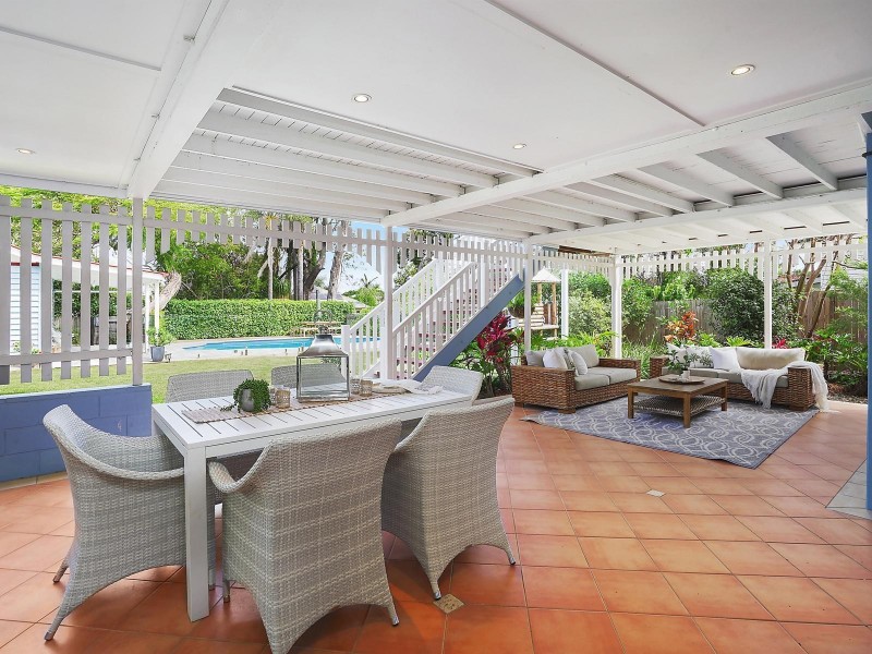 63 Real Avenue, Norman Park QLD 4170