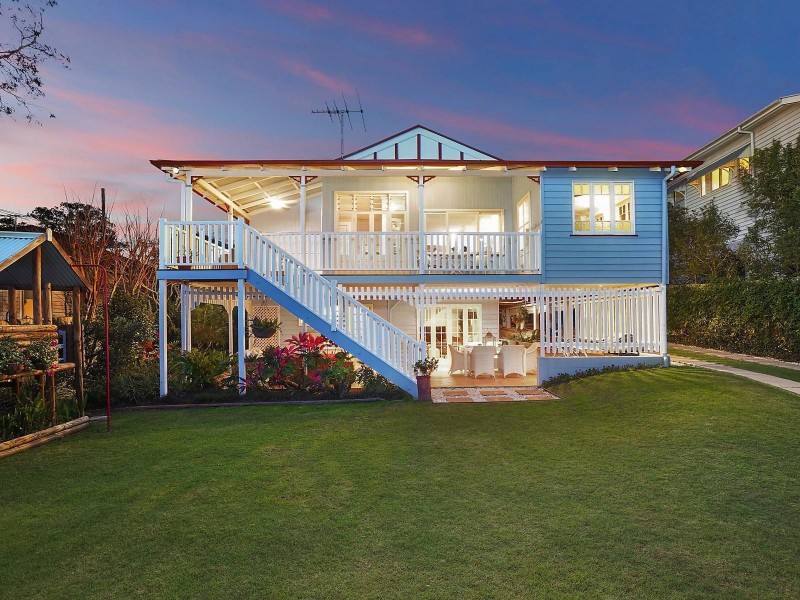 63 Real Avenue, Norman Park QLD 4170