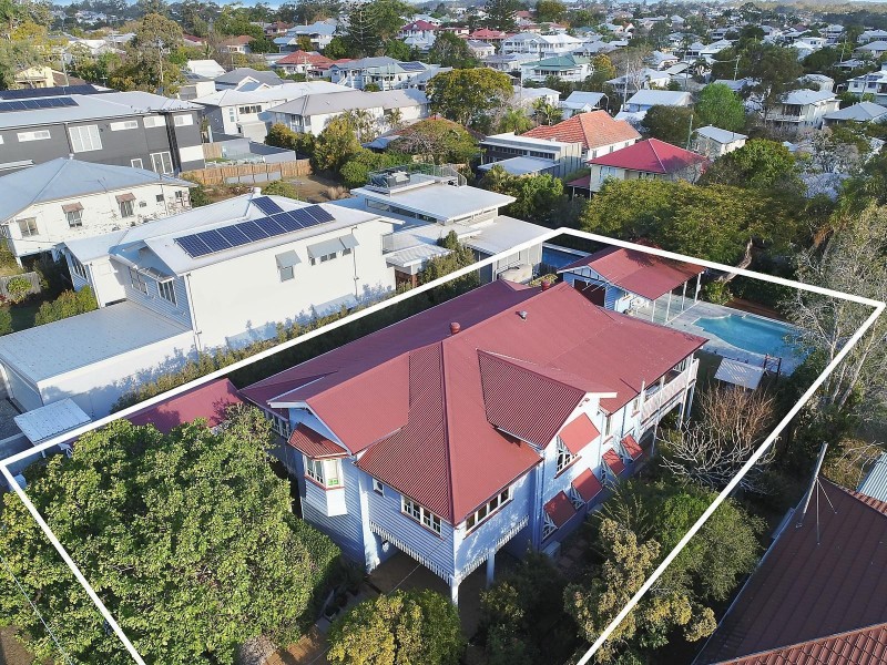 63 Real Avenue, Norman Park QLD 4170