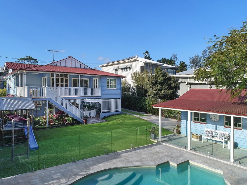 63 Real Avenue, Norman Park QLD 4170