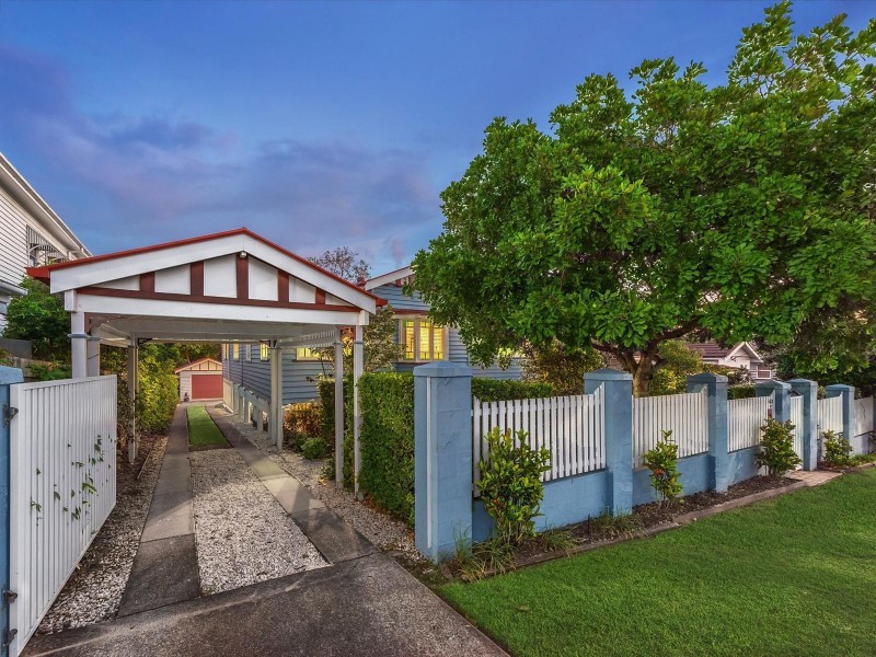 63 Real Avenue, Norman Park QLD 4170