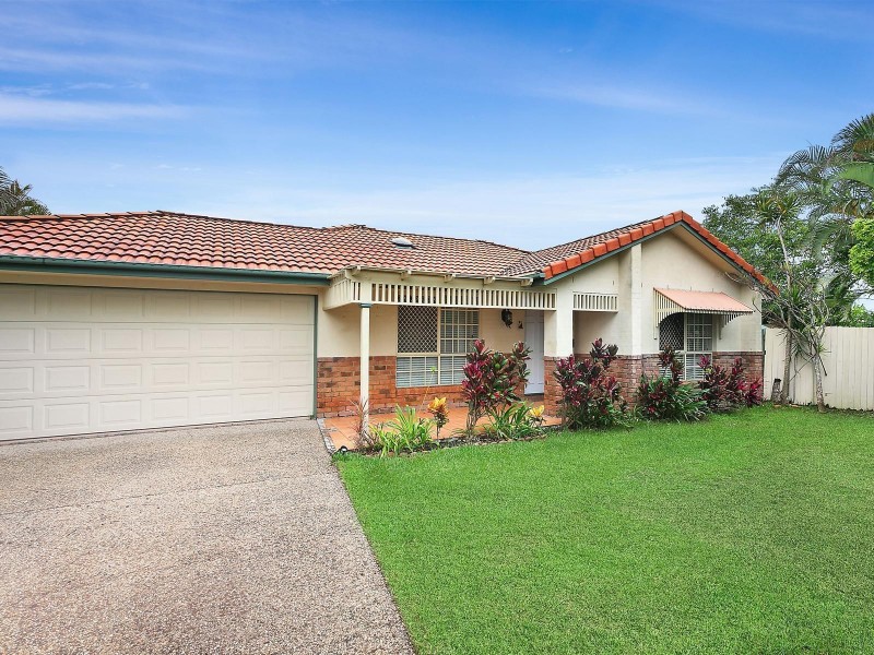 12 Queenscliff Court, Sandstone Point QLD 4511
