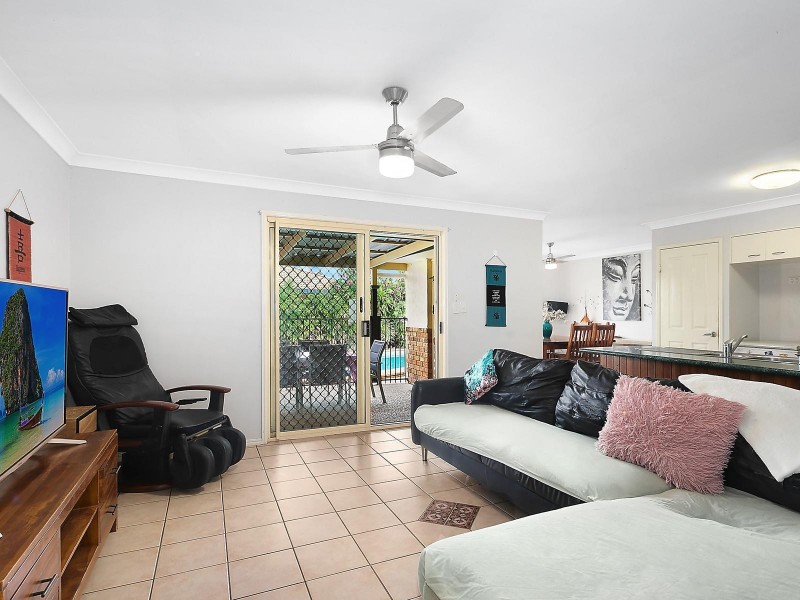 12 Queenscliff Court, Sandstone Point QLD 4511