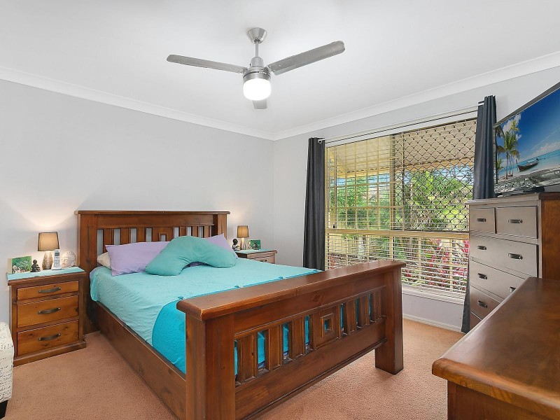 12 Queenscliff Court, Sandstone Point QLD 4511
