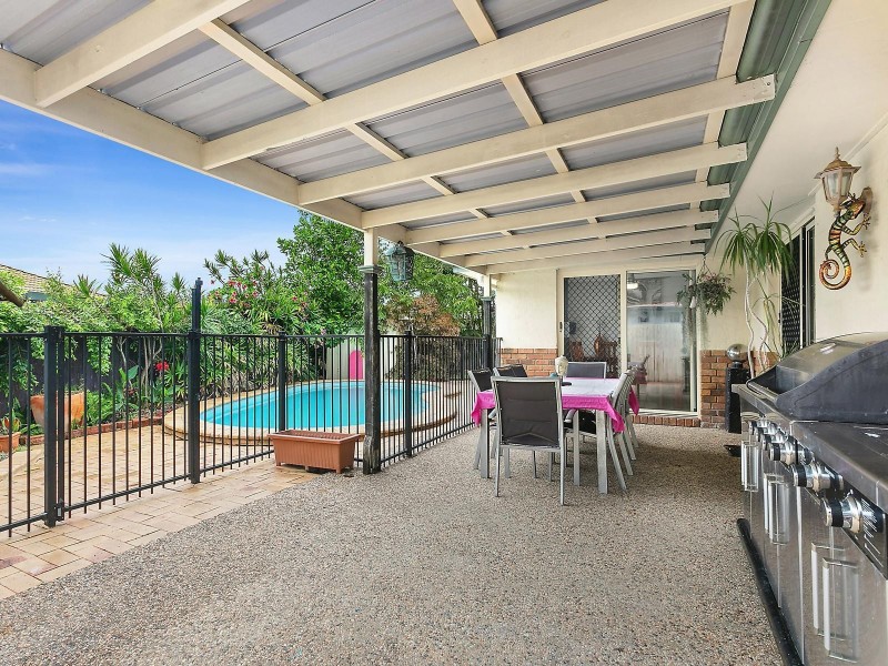 12 Queenscliff Court, Sandstone Point QLD 4511