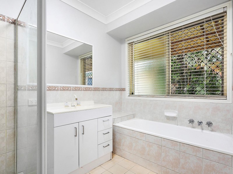 12 Queenscliff Court, Sandstone Point QLD 4511