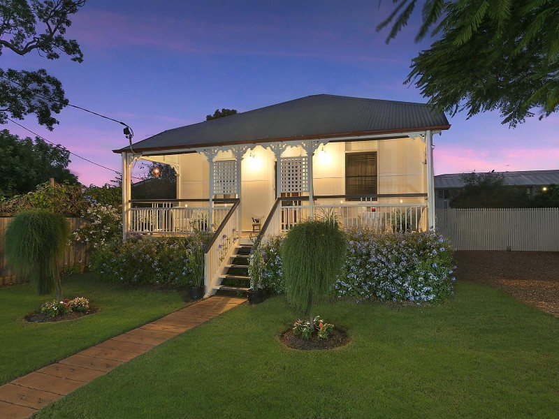 16 Charlotte Avenue, Bongaree QLD 4507