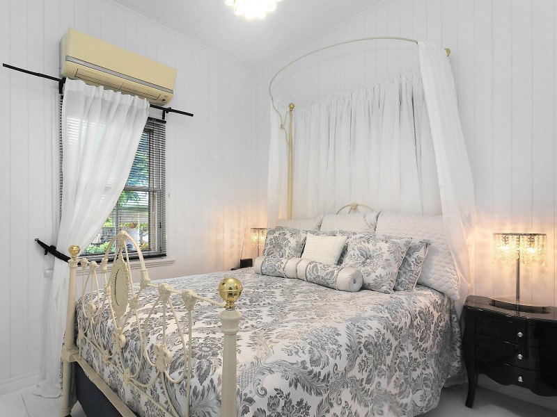 16 Charlotte Avenue, Bongaree QLD 4507