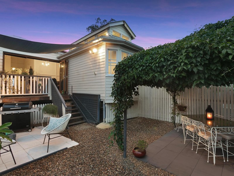 16 Charlotte Avenue, Bongaree QLD 4507