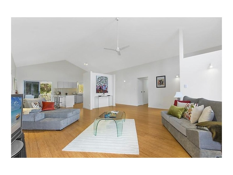 27 Natan Court, Ocean Shores NSW 2483