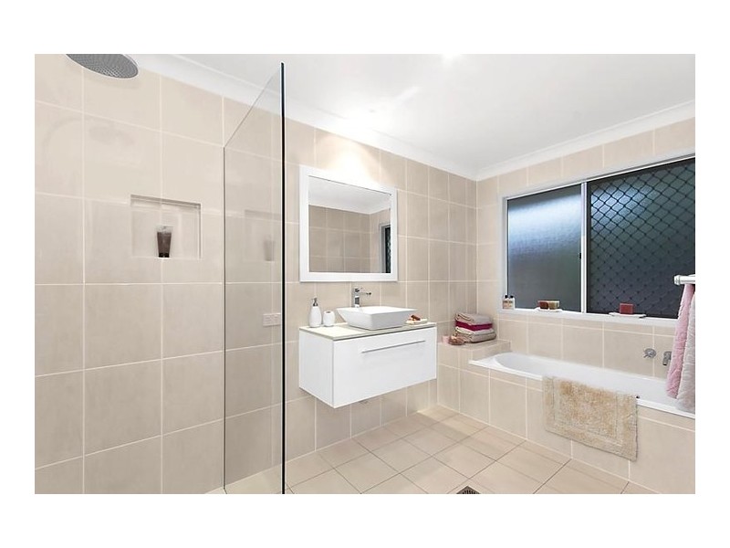 27 Natan Court, Ocean Shores NSW 2483