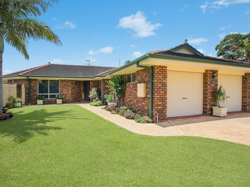 18 Eloura Court, Ocean Shores NSW 2483