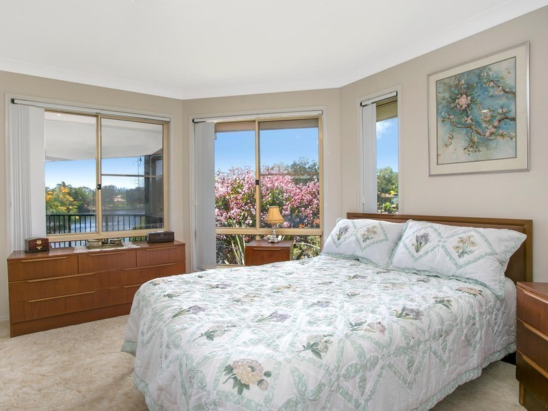 18 Eloura Court, Ocean Shores NSW 2483