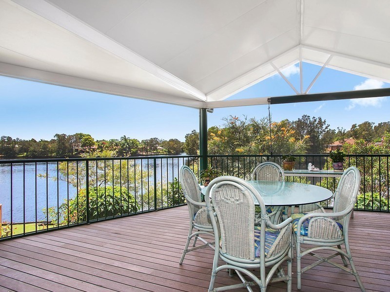 18 Eloura Court, Ocean Shores NSW 2483