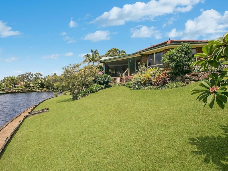 18 Eloura Court, Ocean Shores NSW 2483