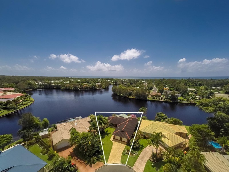 18 Eloura Court, Ocean Shores NSW 2483