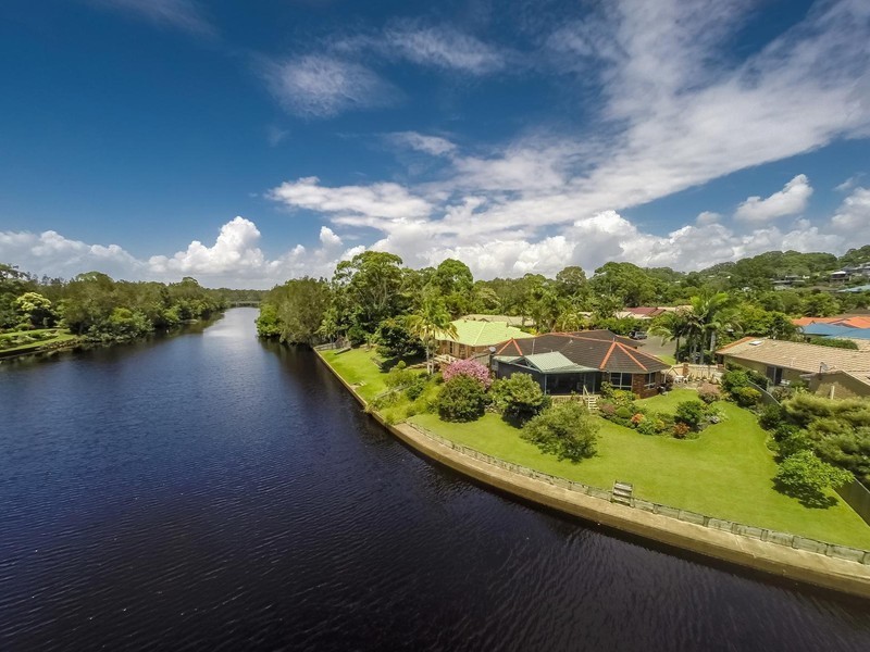 18 Eloura Court, Ocean Shores NSW 2483