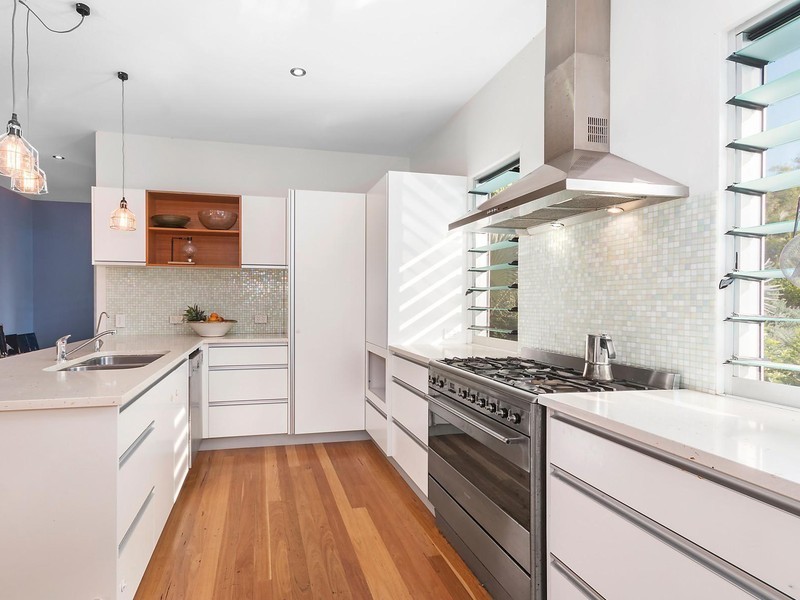10 Bulgoon Crescent, Ocean Shores NSW 2483