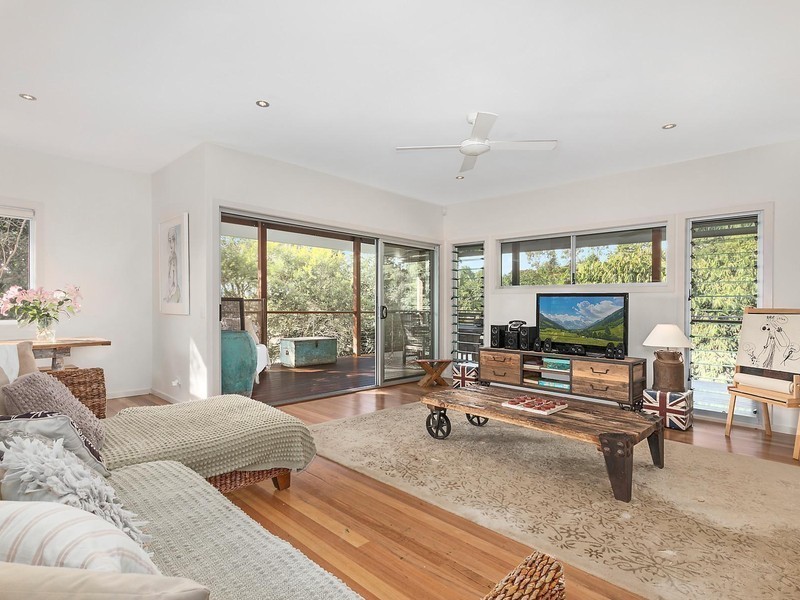 10 Bulgoon Crescent, Ocean Shores NSW 2483