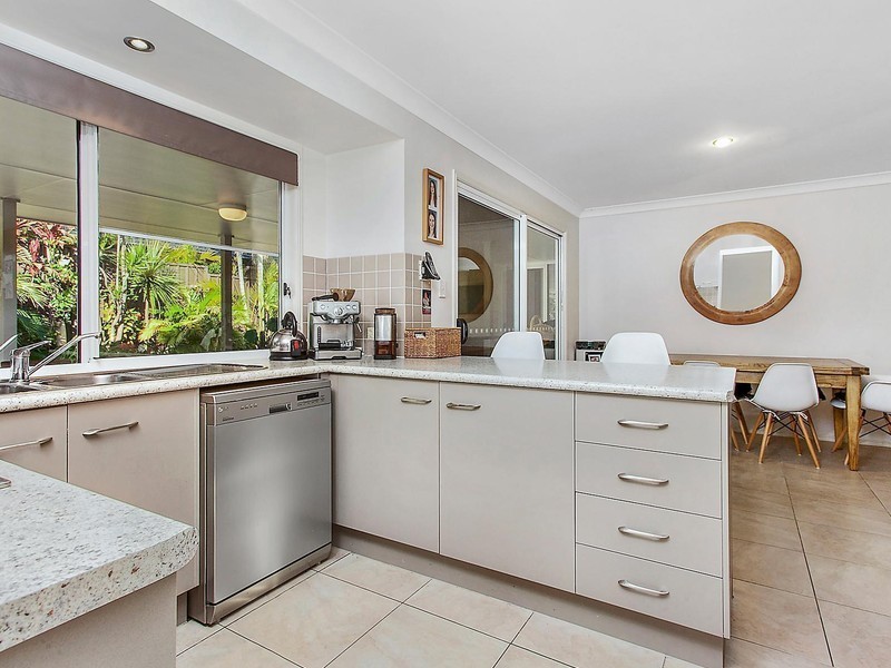 4 Palmer Avenue, Ocean Shores NSW 2483