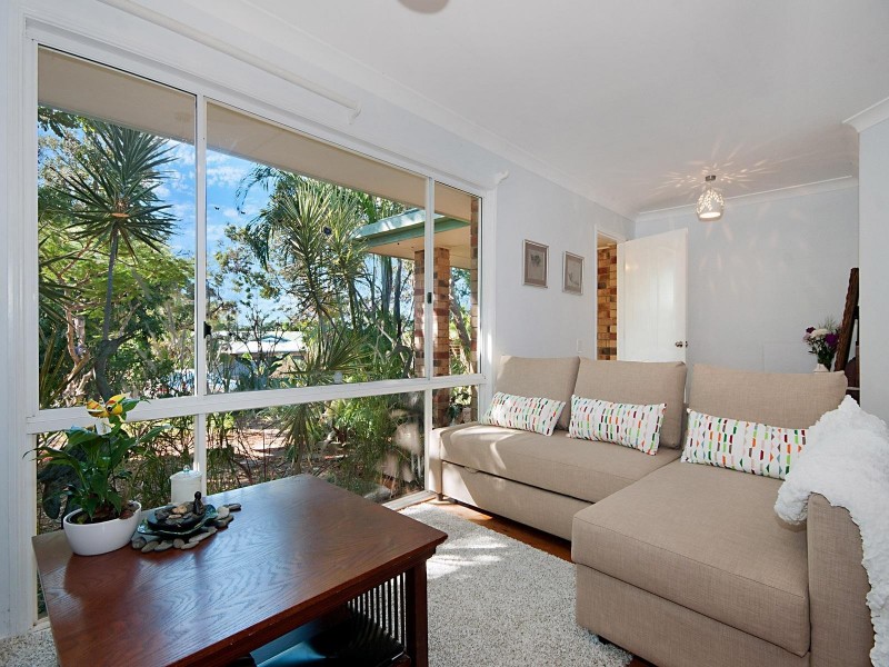 12 Hakea Crescent, Suffolk Park NSW 2481