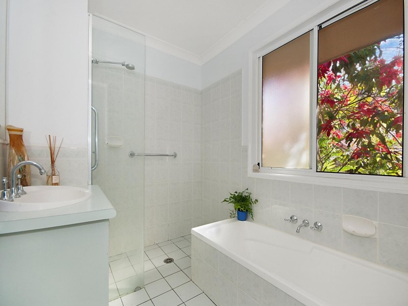 12 Hakea Crescent, Suffolk Park NSW 2481