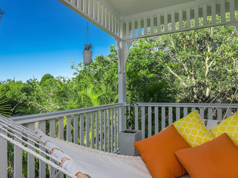 2 Bottlebrush Crescent, Suffolk Park NSW 2481
