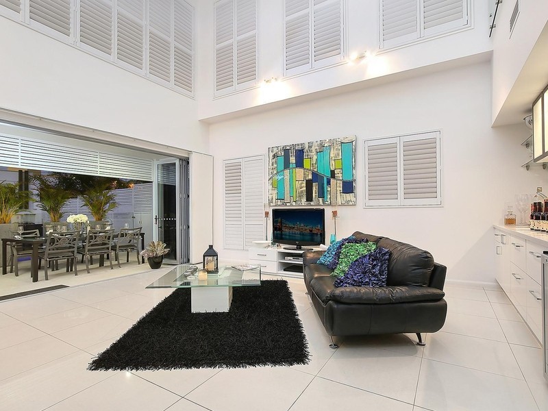 9 Victor Street, Alexandra Headland QLD 4572