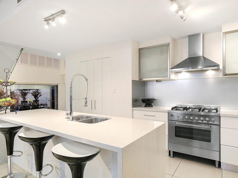 9 Victor Street, Alexandra Headland QLD 4572