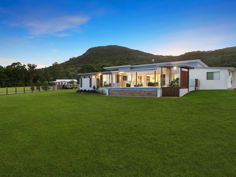 8 Golden Valley Place, Valdora QLD 4561