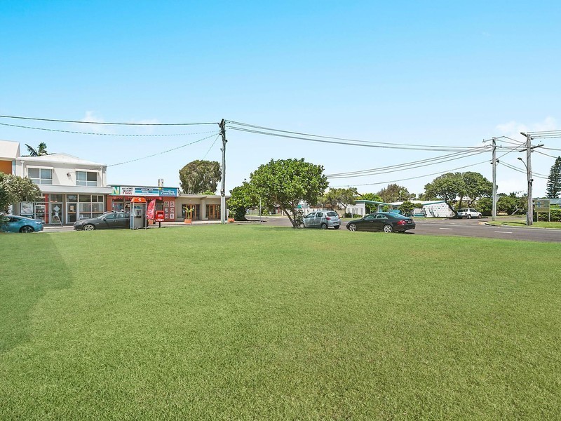 10 Lorraine Avenue, Marcoola QLD 4564