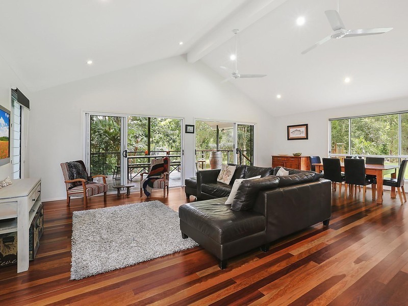 16 Mountaindale Court, Mooloolah Valley QLD 4553